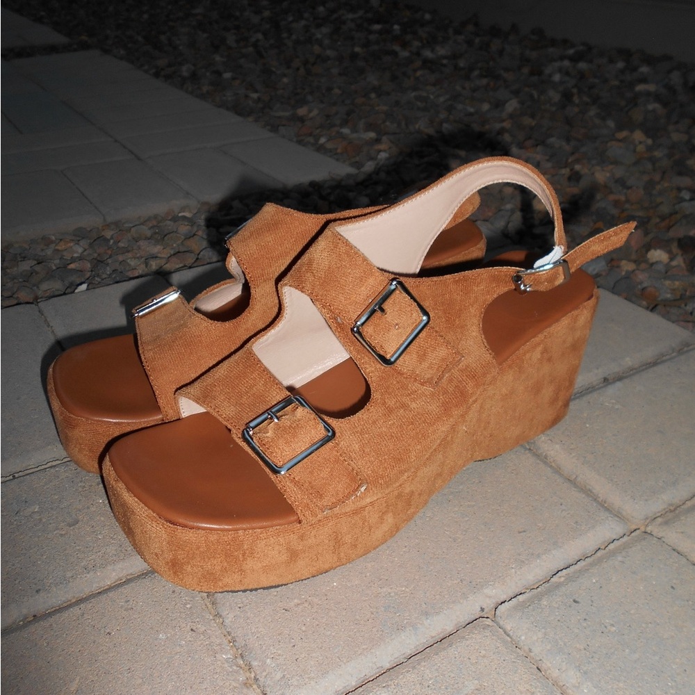 Stylish Tan Platform Sandals